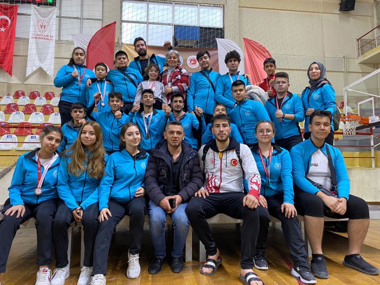 Burdurlu kick boksçulardan 14 madalya