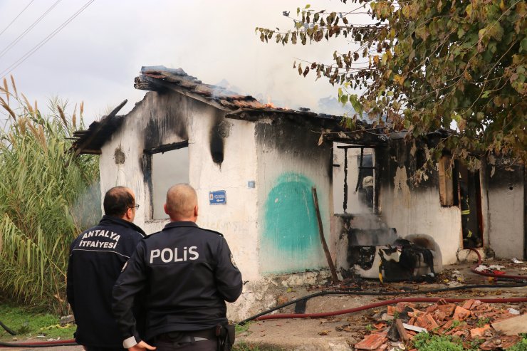 Madde bağımlılarının kaldığı evde yangın