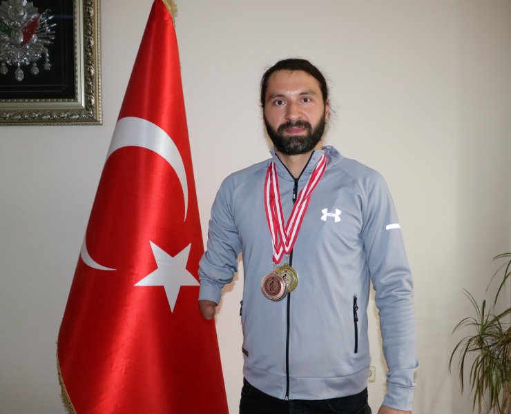Engelli yüzücü Türkiye birincisi oldu