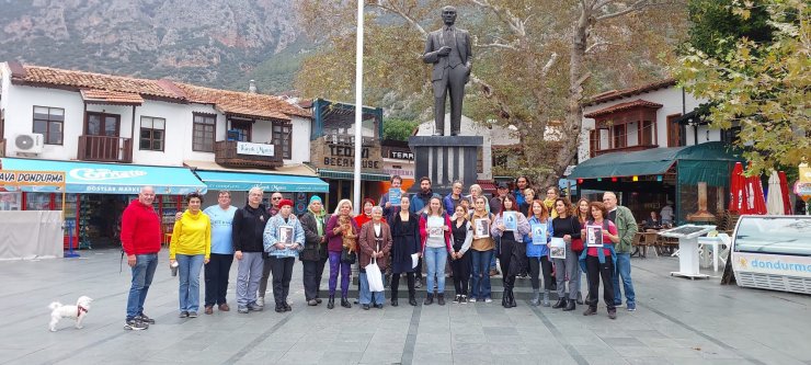 Kaş'ta sokak hayvanları için toplandılar