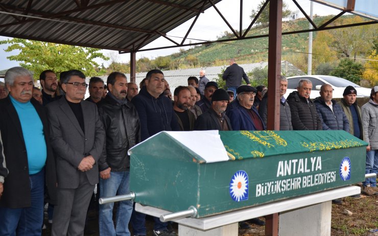 Eşinin öldürdüğü Selver hemşire, gözyaşlarıyla son yolculuğuna uğurlandı