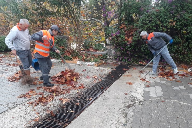 Kemer'de mazgallar temizleniyor