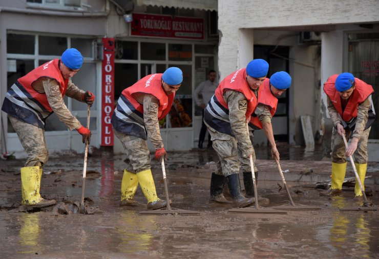 Antalya'da selin yaraları sarılıyor (2)