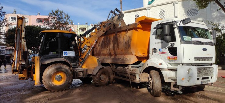 Büyükşehir Kumluca'da seferberlik başlattı