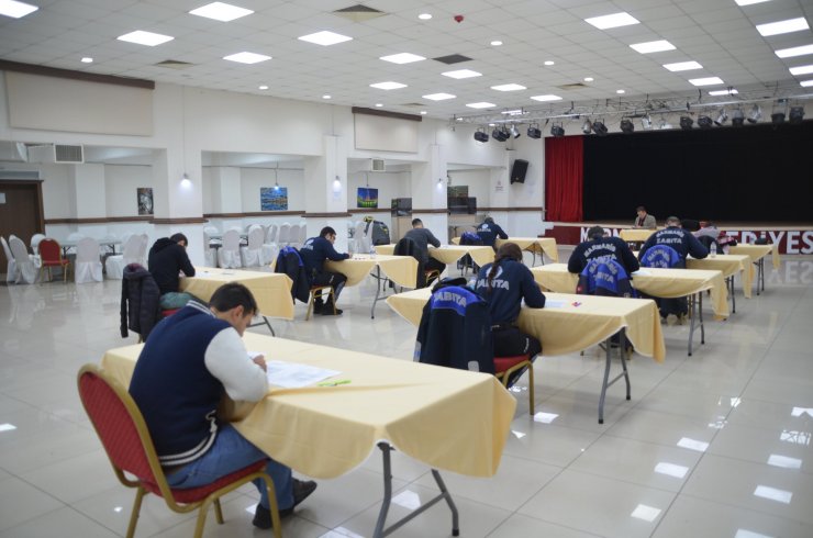 Marmaris'te aday memurlara temel eğitim sınavı