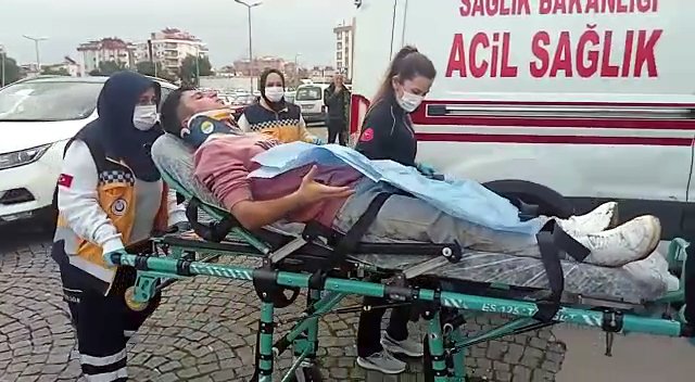 Dövdükleri gencin telefonunu ve sigarasını gasbettiler