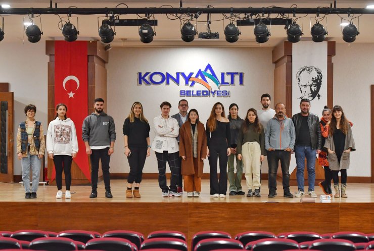 Konyaaltı Tiyatro Akademisi'nde ilk ders