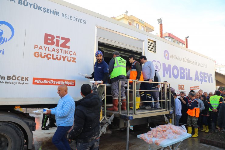 Sel bölgesinde seferberlik sürüyor