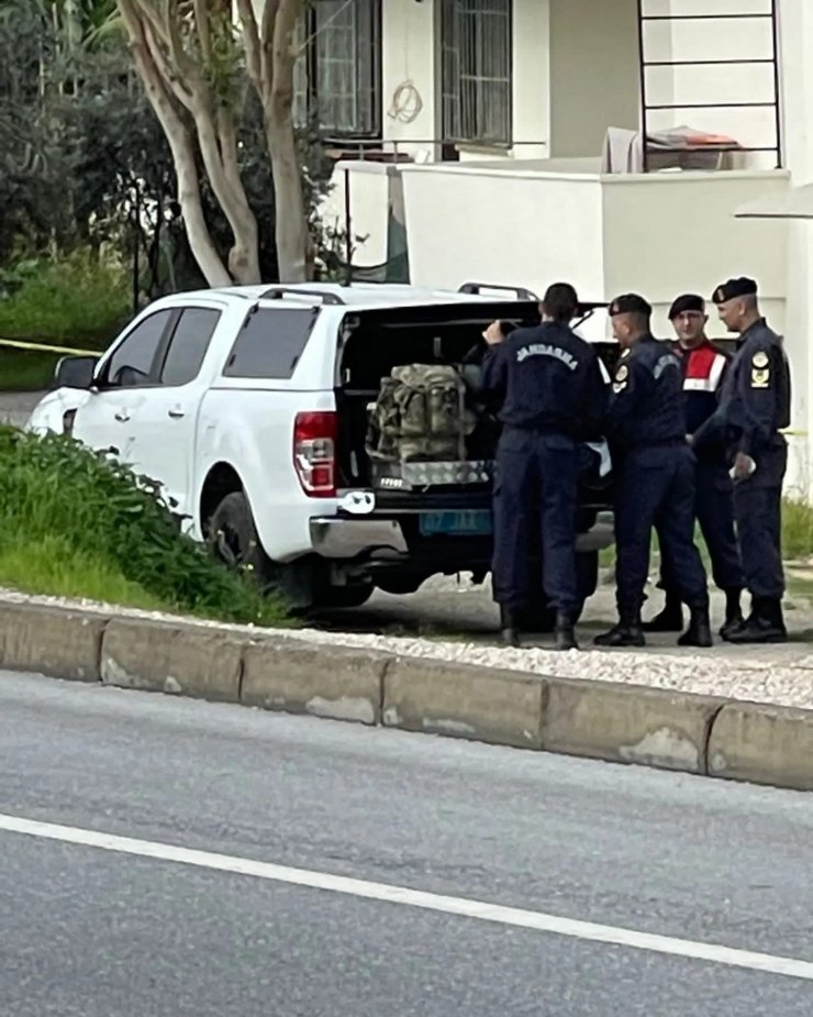 Alanya'da, bir evin garajına bırakılan EYP panik yarattı