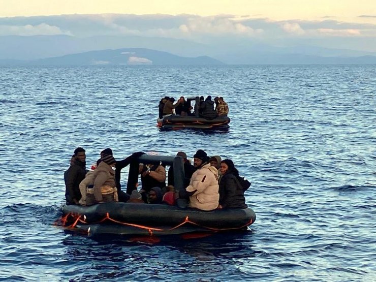 Bodrum açıklarında Yunan unsurlarının ittiği 124 kaçak göçmen kurtarıldı
