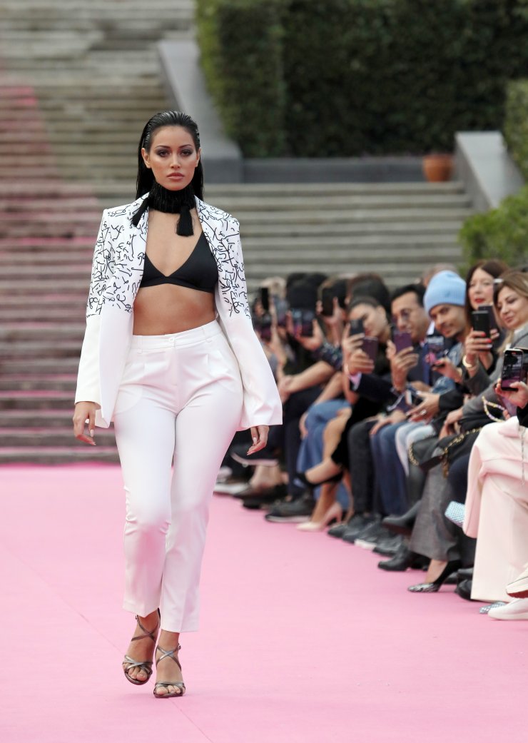 İspanyol top model Kimberly, Antalya'da podyuma çıktı