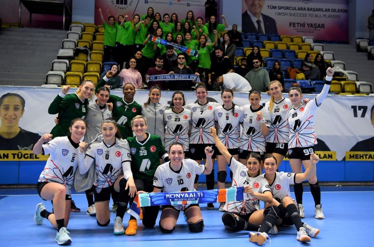 Mavi Kelebekler, ilk yarıyı 3'ncü sırada tamamladı