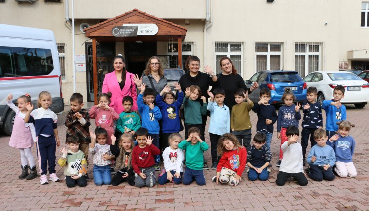 Minikler hem geleneksel sanatları öğreniyor, hem el becerilerini geliştiriyor