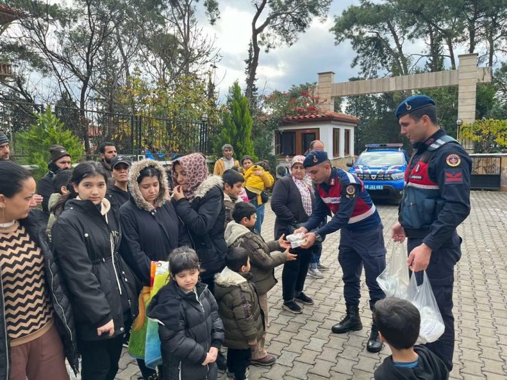 Muğla'da 3 araçta 144 kaçak göçmen yakalandı