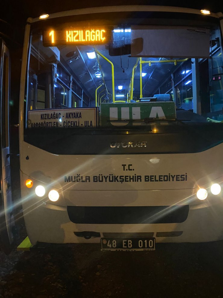Muğla'da, indiği halk otobüsünün altında kalan okul müdürü öldü
