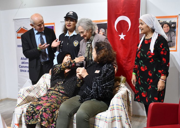 Alzheimer hastalığını tiyatro ile anlattılar