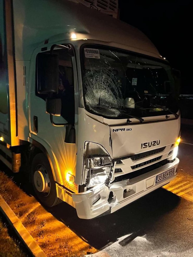 Yolun karşısına geçerken canından oldu 