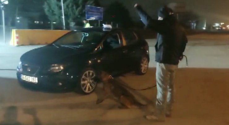 Otomobilden uyuşturucu çıktı