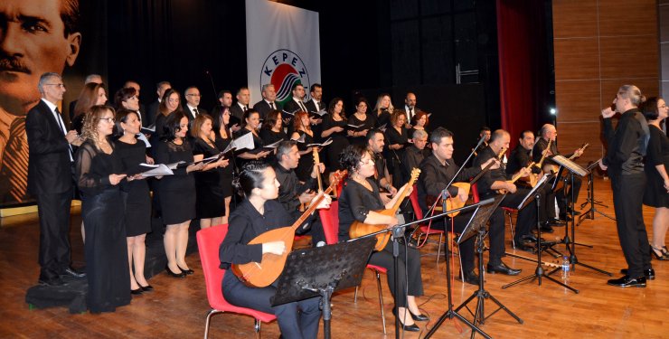 Sağlıkçılardan türkü konseri