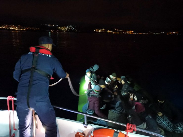 Bodrum Karaada'da mahsur kalan 29 kaçak göçmen kurtarıldı