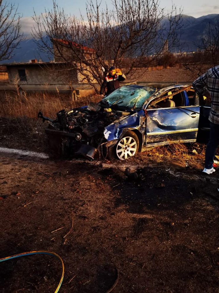 Isparta'da otomobil takla attı: 2 ölü, 3 yaralı