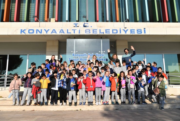 Konyaaltı kütüphanesi öğrencileri ağırladı
