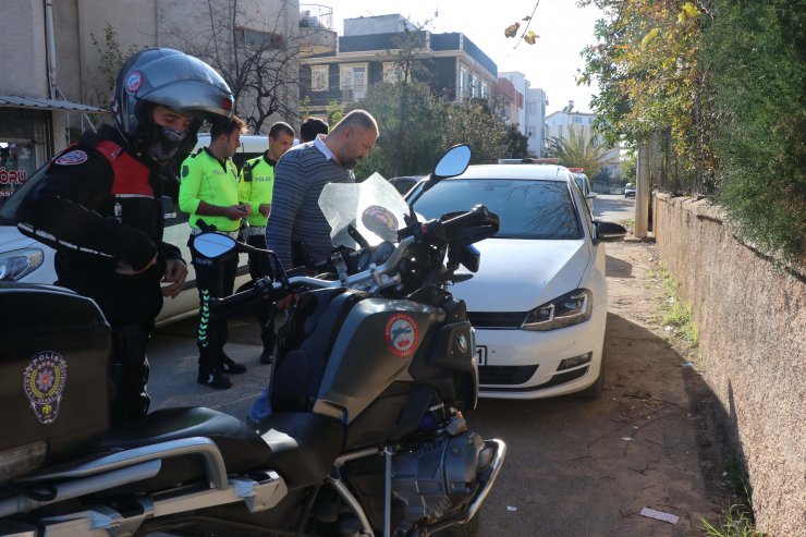 Polisin 'Dur' ihtarına uymadı, otomobilini bırakıp kaçtı