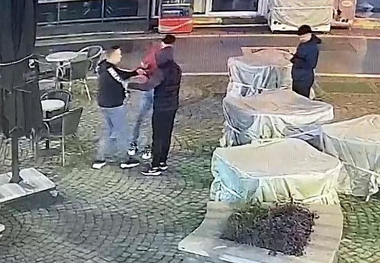 Marmaris'te bıçakla tehdit ve gasp şüphelisi 3 kişi tutuklandı