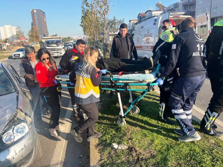 Otomobil çöp aracıyla çarpıştı: 3 yaralı