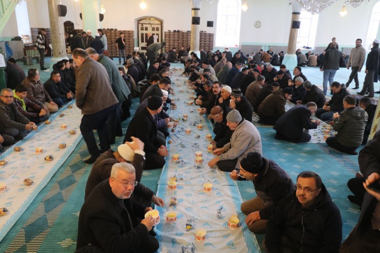 Yeni yılın ilk gününde camide buluştular