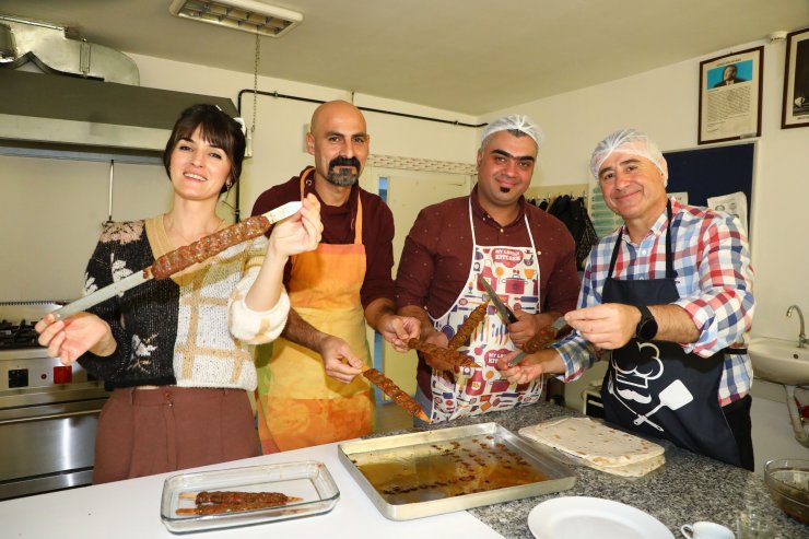 ATASEM'de 450 saat eğitimle aşçı yardımcısı oluyorlar
