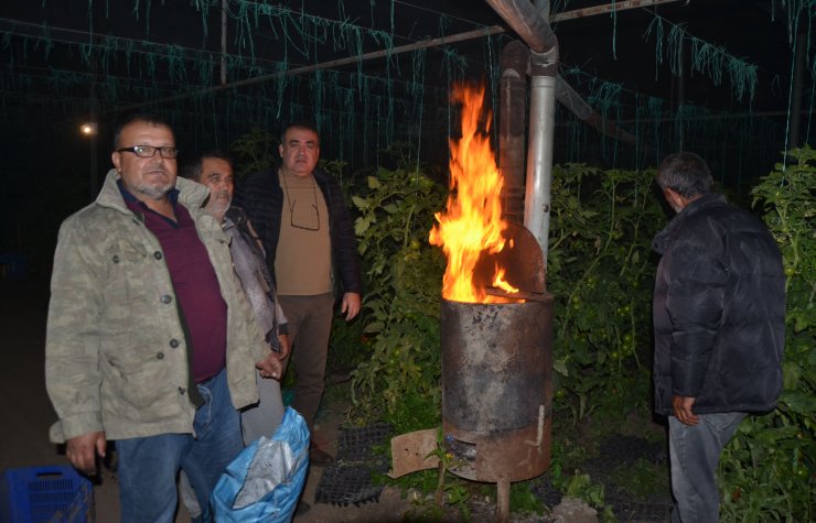 Serik'te çiftçiler don nöbetinde