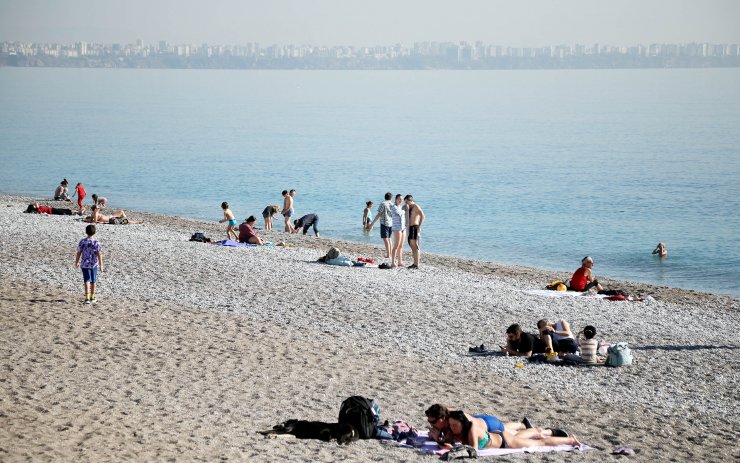 Antalya'da ocak ayında yabancıların deniz keyfi