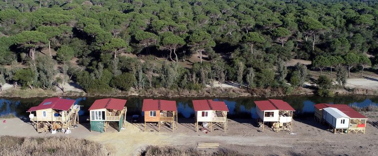 Kumköy'de çardak işgali sürüyor; eskiler yıkılmadı, villa gibi yenileri yapıldı