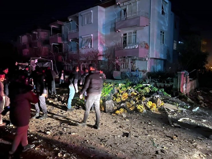 Muz yüklü dorsenin patlayan kliması çevrede hasar ve panik yarattı