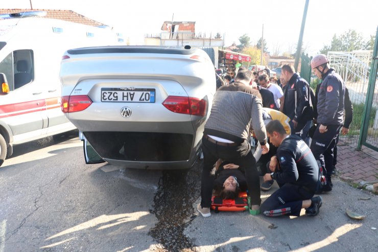 Sürücü adayı, direksiyon dersinde kaza yaptı; eğitmen kaçtı