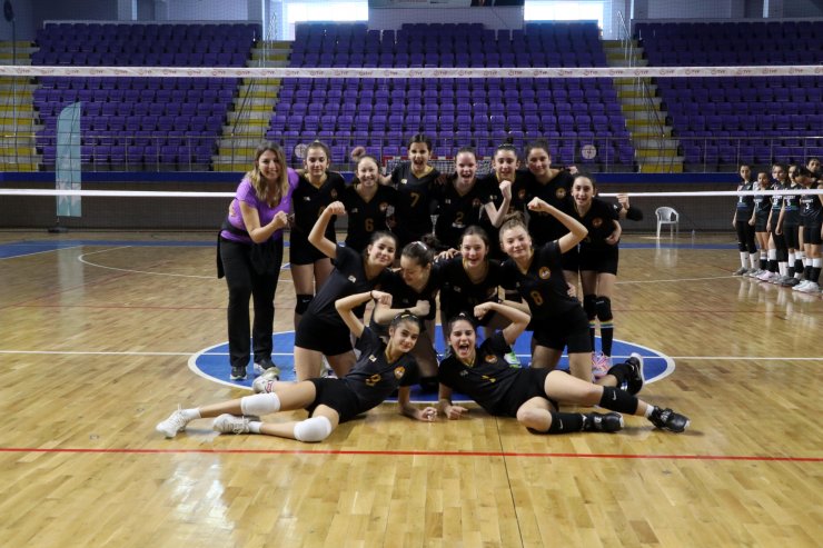 Voleybol grup maçları Burdur'da başladı