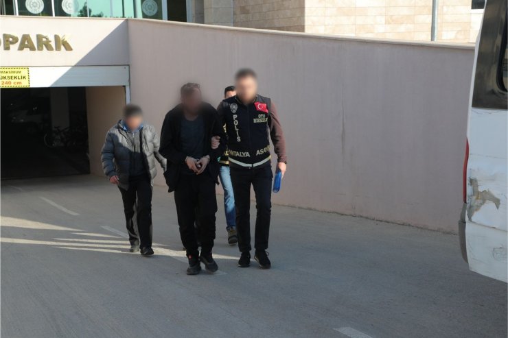 Polisten 'aranan' operasyonu; 71 gözaltı