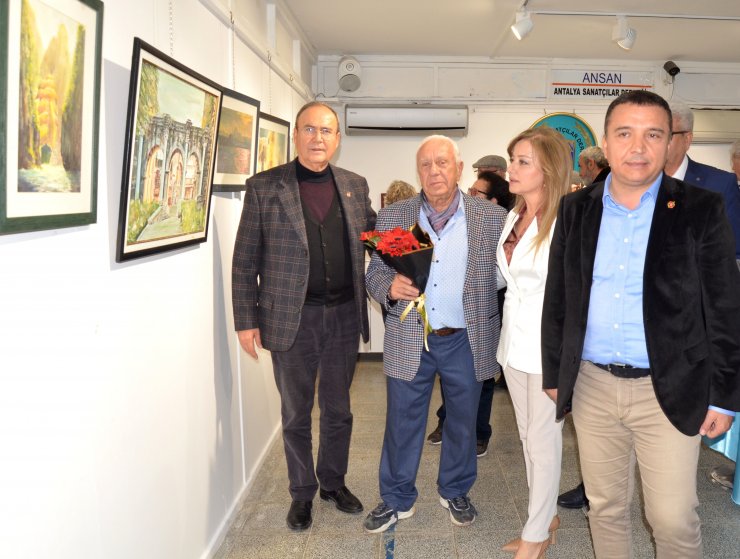 Ressam Çetin Çiğdem'in 5'nci sergisi 'Haberden Tuvale' oldu