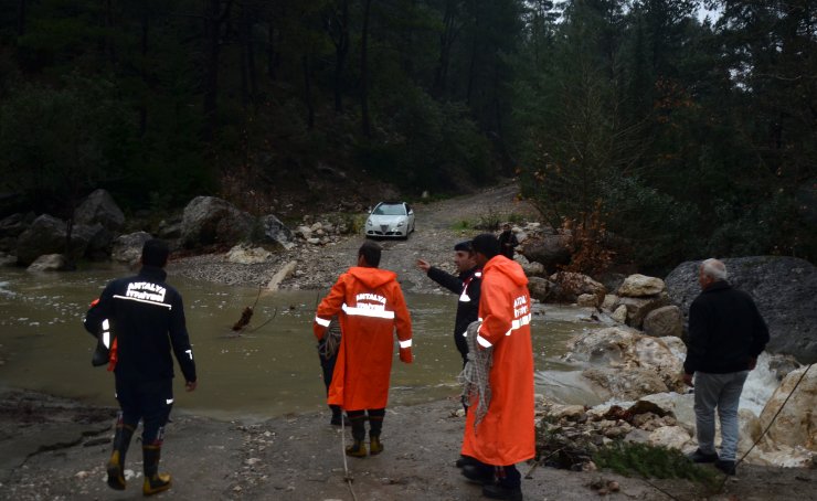 Antalya'da yağmur ve fırtına, hayatı durma noktasına getirdi (4)