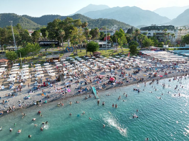 Kemer'e 2022'de nüfusunun 87 katı ziyaretçi