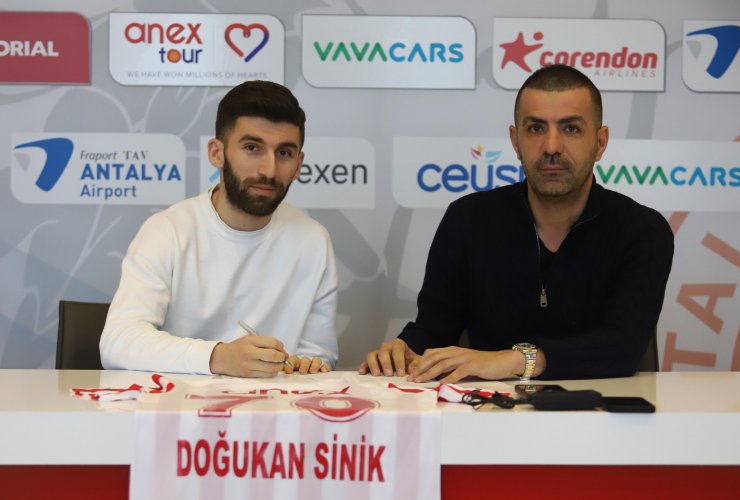 Doğukan Sinik, yeniden Antalyaspor'da