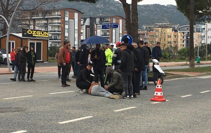 Gazipaşa'da 2 motosiklet çarpıştı: 4 yaralı