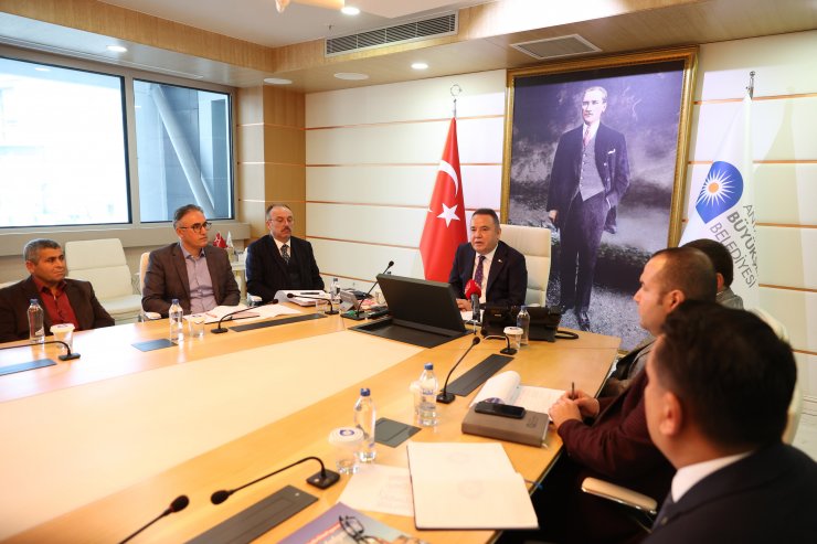 Başkan Böcek muhtarların sorunlarını dinledi