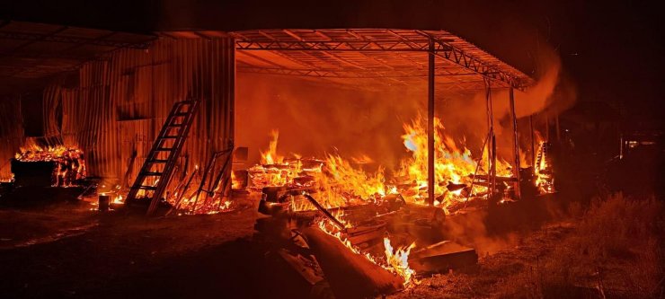 Marangoz atölyesi, yangında kullanılamaz hale geldi