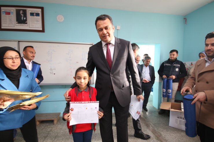 Başkan Ulutaş öğrencilerin karne heyecanına ortak oldu