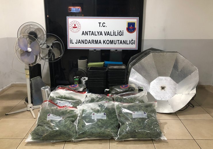 Manavgat'ta uyuşturucu operasyonunda 2 gözaltı