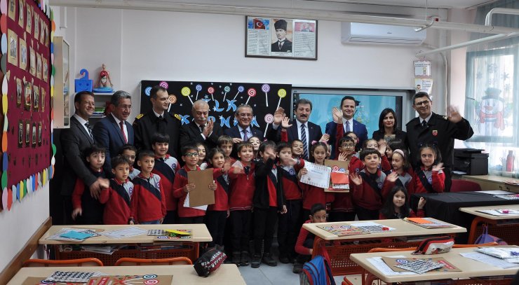 Muğla'da  169 bin öğrenciye karneleri dağıtıldı