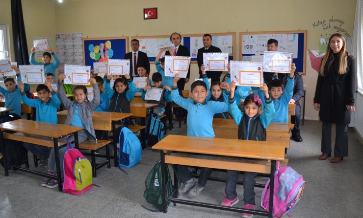 Korkuteli'de 9 bin 462 öğrenci karne aldı