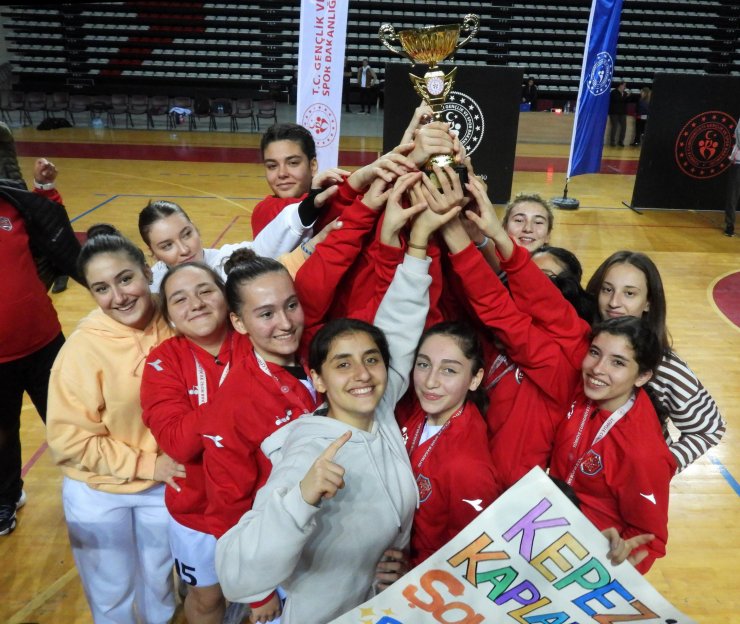Kepez'in basketbolcu kızları yine şampiyon